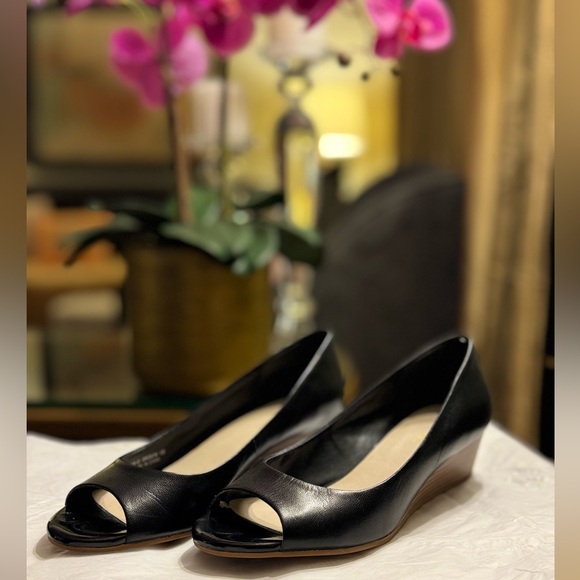 Cole Haan 1.5” Black Leather Wedge Peep Toes SIZE 5 - Picture 1 of 4